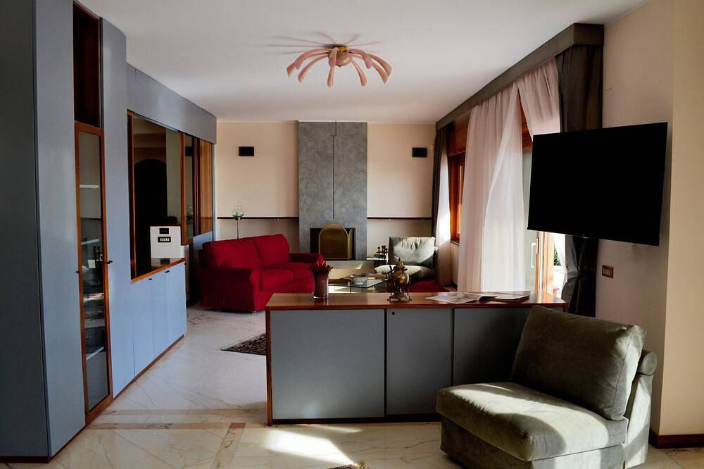 Scopri la tua oasi esclusiva a Ganzirri: la villa con vista sullo Stretto. in Ganzirri, Messina