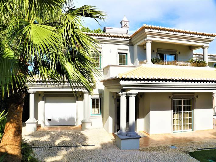 Villa for 8 people, with pool and balcony, child-friendly in Quinta do Lago
