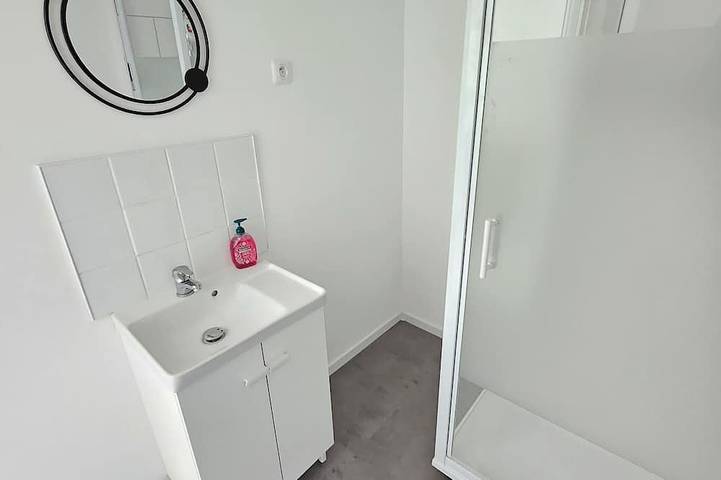 Entire apartment, Studio Design Centre Valenciennes Station and streetcar on foot in Valenciennes, Valenciennes region