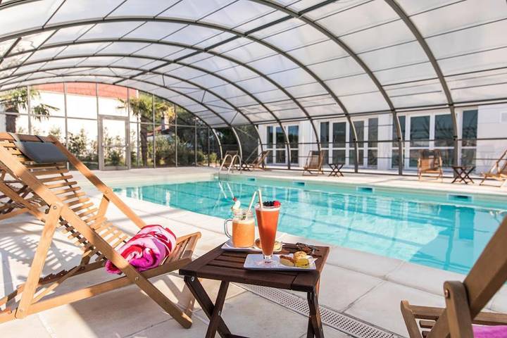 Hôtel pour 2 personnes, avec Terrasse ainsi que Piscine et Sauna