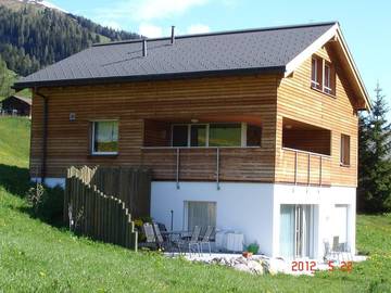 Gîte pour 5 personnes, avec terrasse, adapté aux familles à Davos