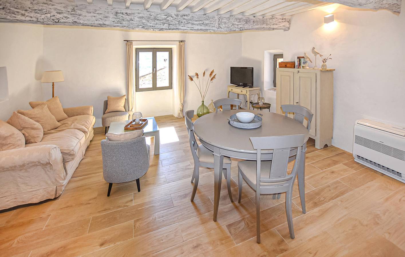 Encantador apartamento de un dormitorio con jardín, wifi y a pocos pasos del centro de Rustrel in Rustrel, Parque natural regional del Luberon