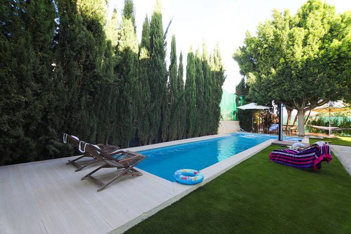 Casa rural con piscina para 2 personas, con Balcón/Terraza además de Jardín y Piscina en Aljarafe
