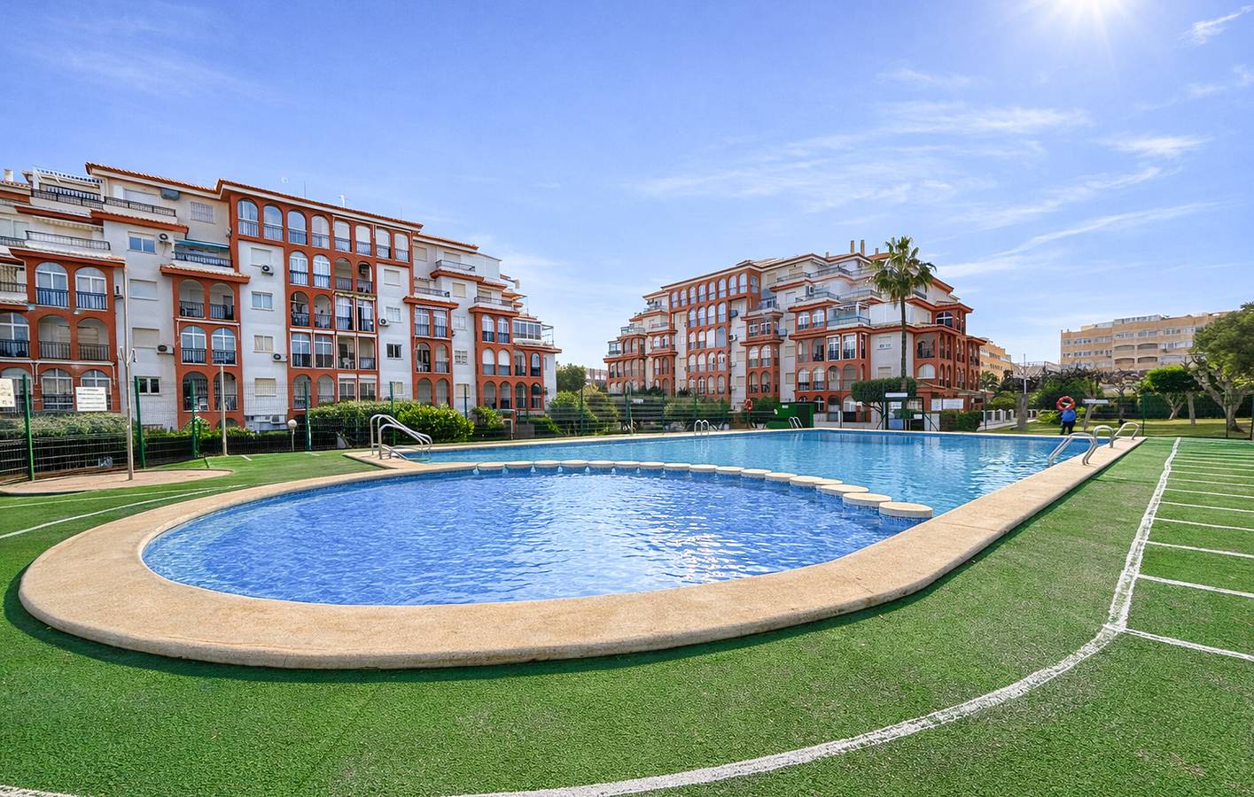 Entire holiday apartment, Beachside Apartment with Pool & Terrace, 2km to Beach in Las Calas, Torrevieja