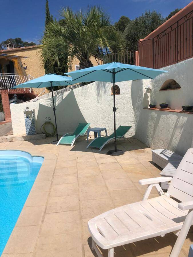 Gîte pour 4 personnes, avec vue et terrasse ainsi que piscine et jardin à Belgentier - 4