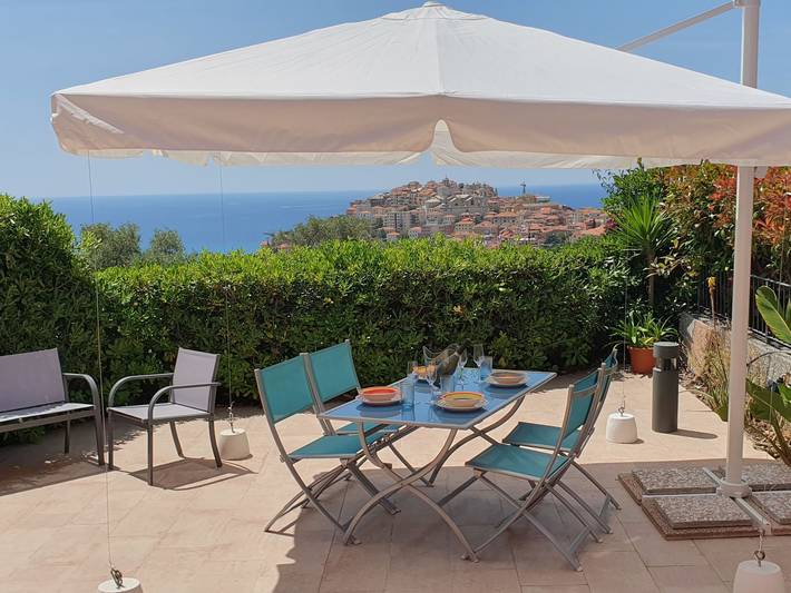 Ferienwohnung für 4 Personen, mit Garten und Terrasse in Imperia
