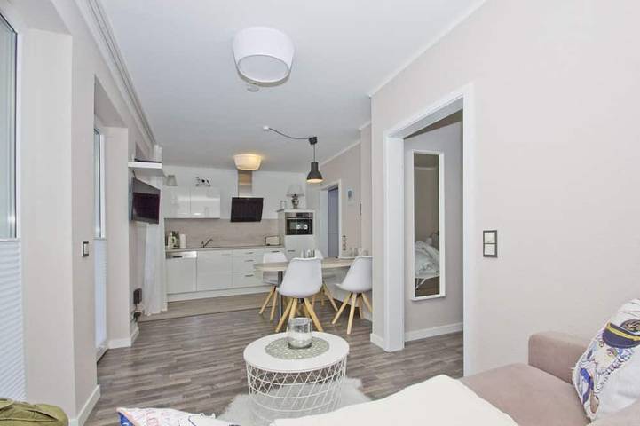 Ganze Wohnung, Zentrale FeWo mit Balkon, Schwimmbad- und Saunanutzung - Villa Buskam FeWo 22 - in Göhren, Rügen