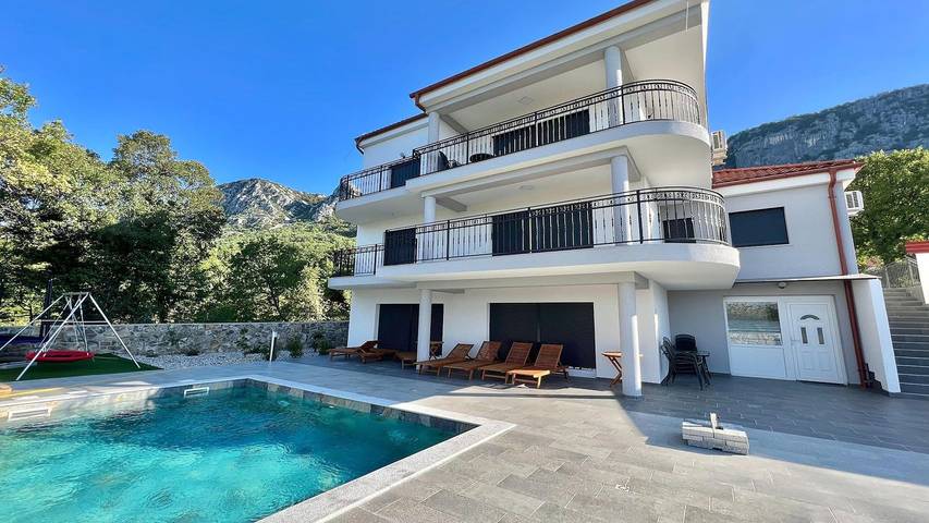 Ferienhaus für 18 Personen, mit Garten und Pool in Kvarner Bucht