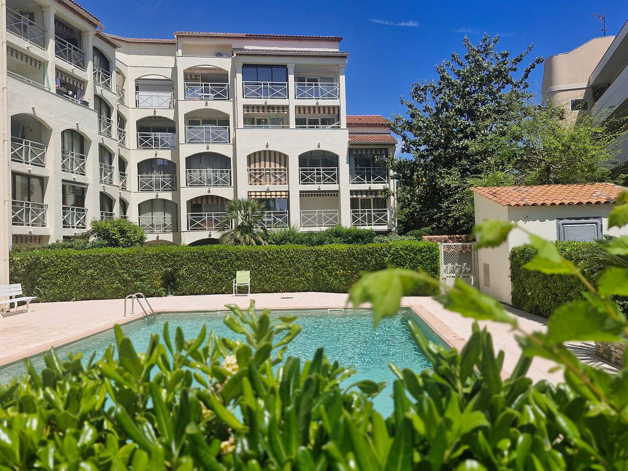 Entire apartment, 2-room apartment with balcony, pool, and private parking in Sainte-Maxime in Sainte-Maxime, Mediterranean Coast (France)