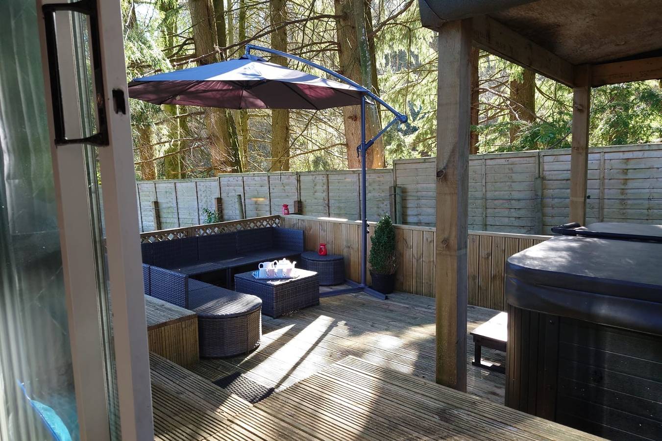 Wildwood Cabin - Sleeps 6, Hot Tub & Parking in Dumfries and Galloway