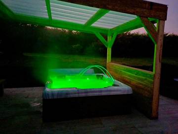 Gîte pour 8 personnes, avec jardin ainsi que vue et piscine à Ploudaniel
