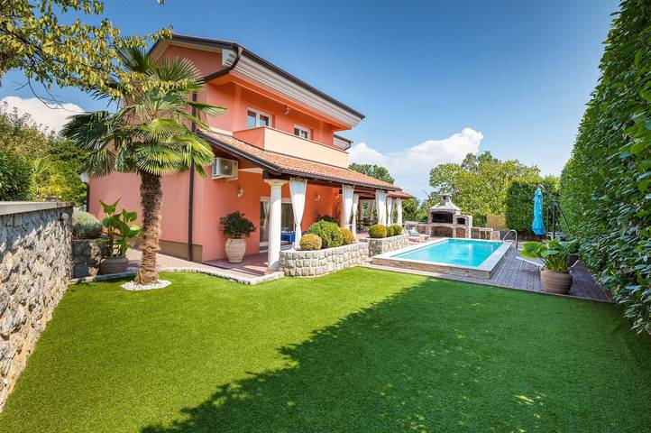 Ferienhaus für 12 Personen, mit Balkon/Terrasse und Garten sowie Pool in Opatija Riviera