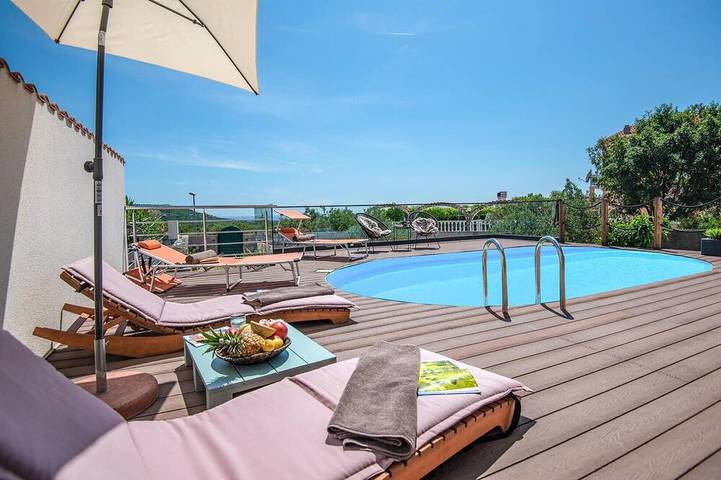 Ferienhaus für 8 Personen, mit Terrasse in Primosten