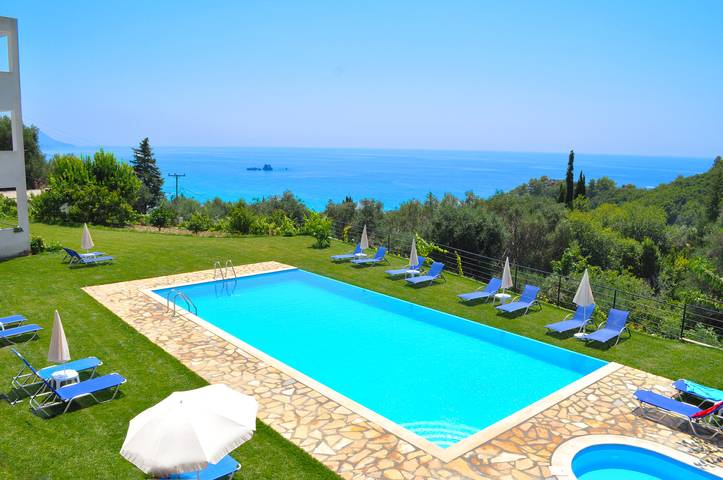 Apartment for 2 people, with garden and view as well as terrace and ocean view in Corfu