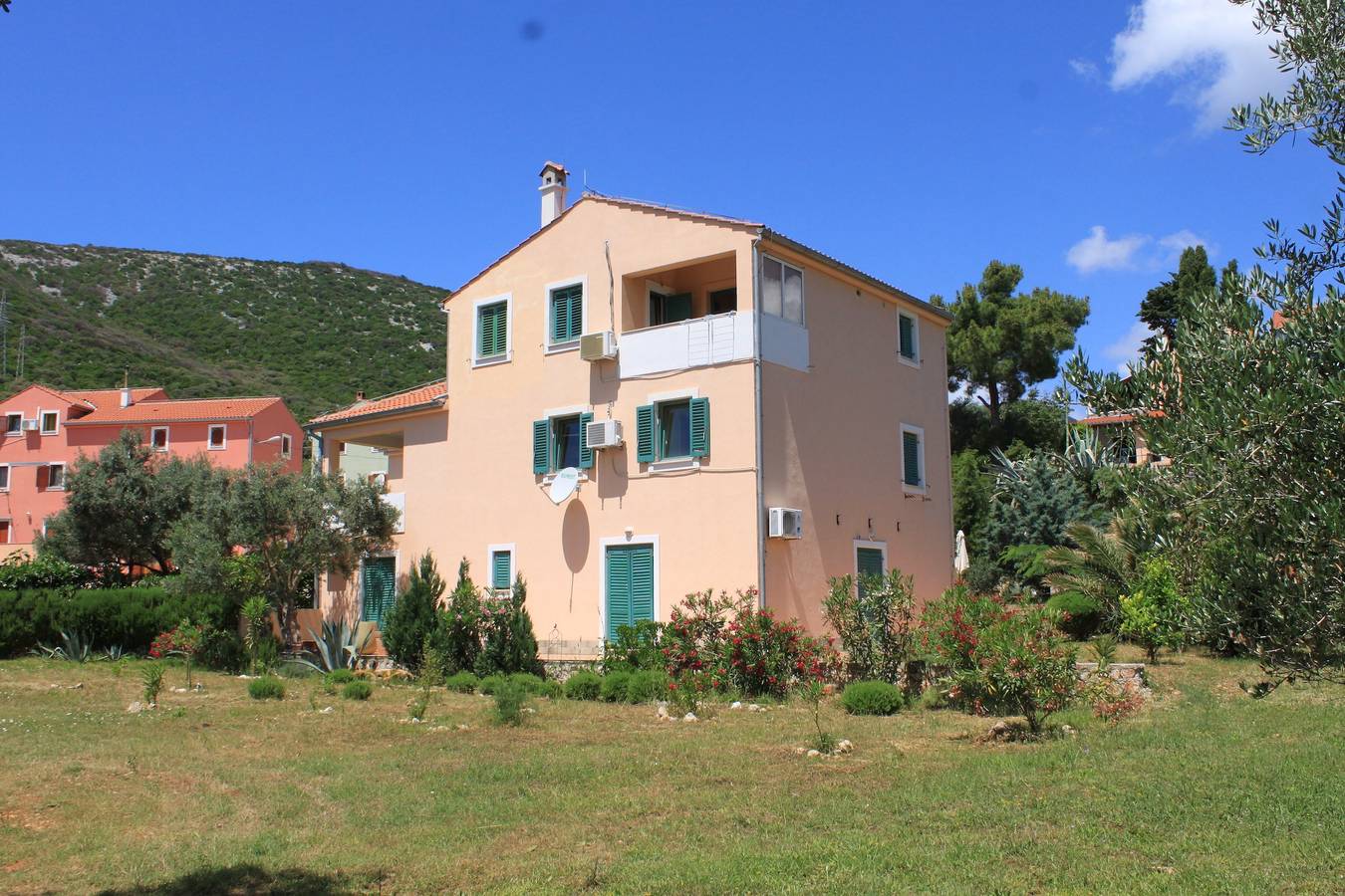 Ganze Wohnung, 1-Zimmer-Ferienwohnung mit Terrasse und Meerblick Sveti Jakov, Losinj A-8011-a in Cunski, Kvarner Inseln