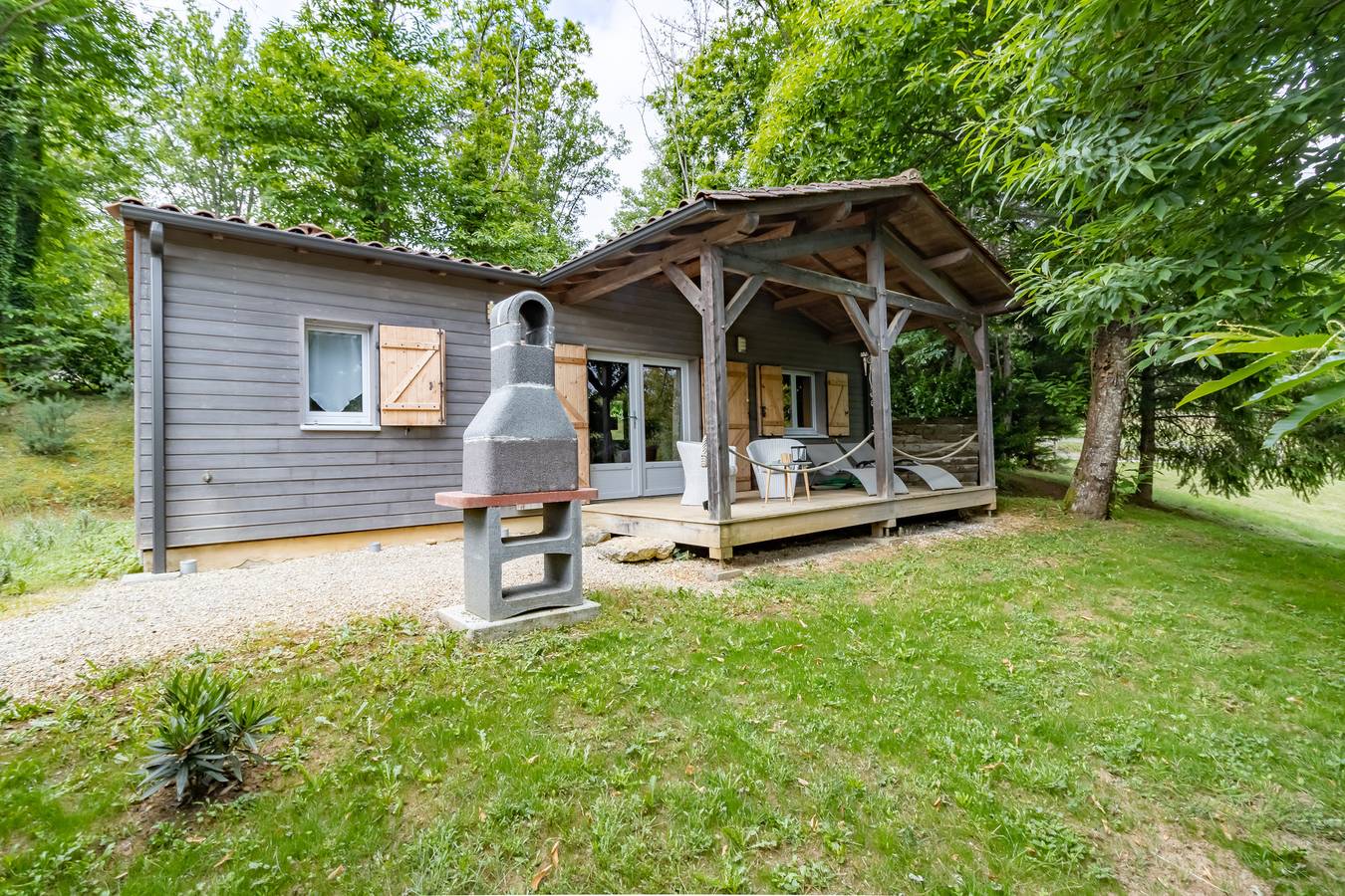 Chalet La Truffe – Romantique avec spa privé, terrasse, jardin, petit-déj & clim in Saint-Cybranet, Périgord Noir