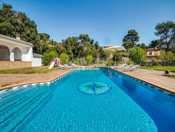 Casa rural para 20 personas, con Balcón y Terraza además de Jardín y Piscina en Palafolls - 2
