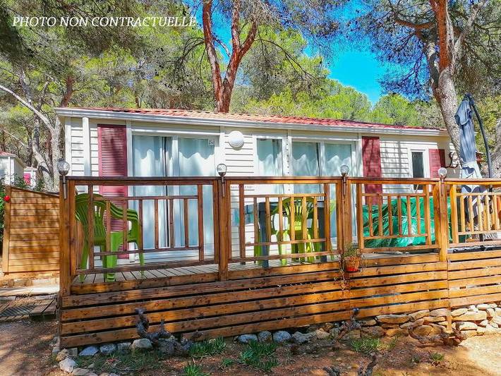 Camping Résidentiel La Pinède - Mobilhome 4 personnes - Grand Large Confort -2 chambres 30m²- *Clim, terrasse, Tv* in Castelnau-de-Guers, Côte méditerranéenne (France)
