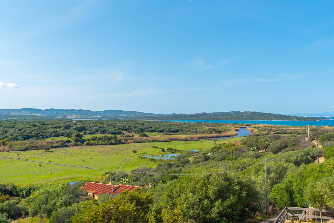 Appartamento intero, Appartamento "Conchiglia Rosa" con giardino condiviso, vista mare e Wi-Fi in Barrabisa, Palau (Sardegna)