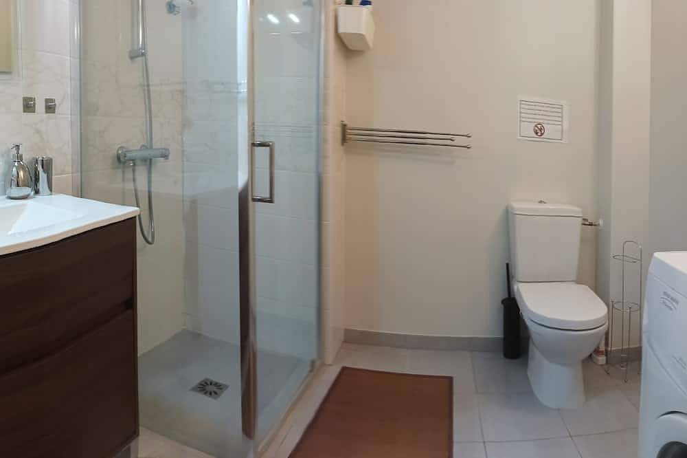 Apartamento entero, Bonito estudio de 28 m2 equipado a nueve 500 metros del metro. in Montreuil, Sena-Saint Denis