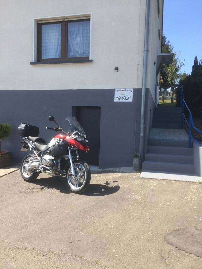 Ferienwohnung für 4 Personen, mit Terrasse und Garten sowie Ausblick