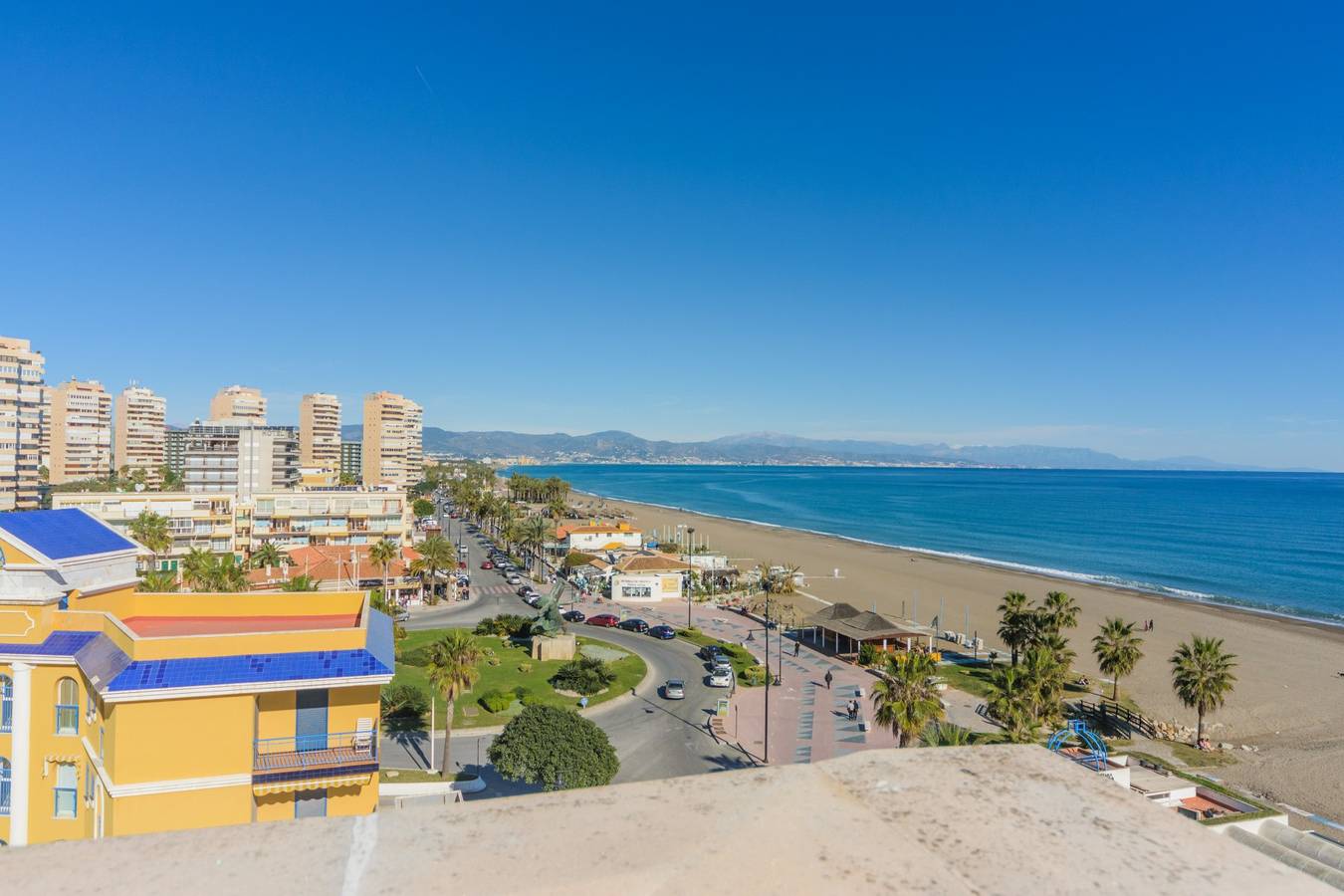 Entire apartment, Cubo's Apartamento Perla del Sol Rosa in Playa El Bajondillo, Torremolinos