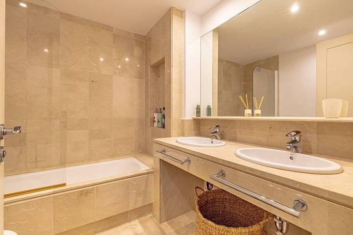 Apartamento entero, Harbor/Canal view 2-bedroom apartment in Puerto Sotogrande, Spain in Sotogrande, San Roque