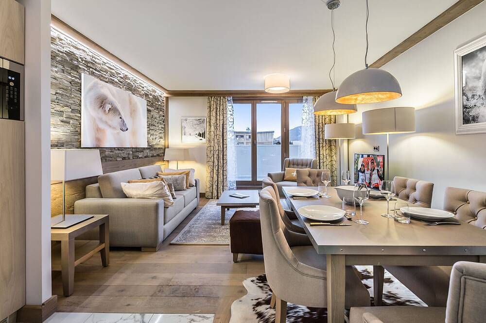Entire apartment, Stylish Apartment Near Slopes with Parking, Fitness, and Stunning Views in Courchevel Village in Saint-Bon-Tarentaise, Les Trois Vallées