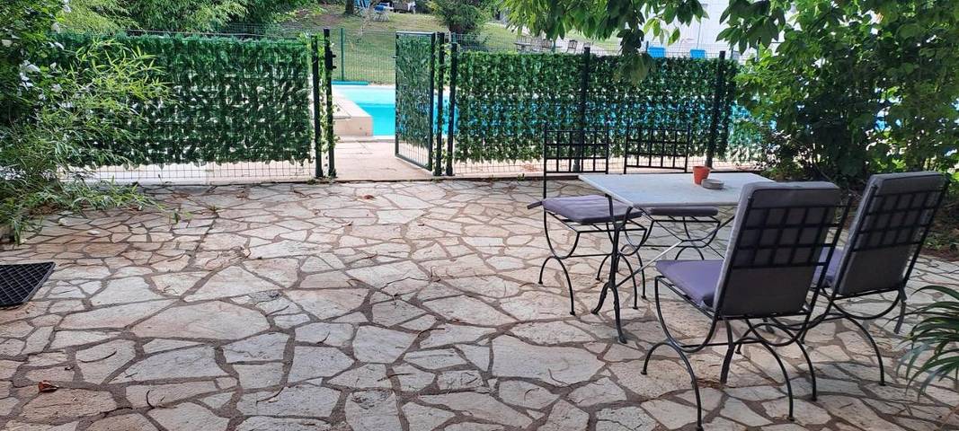 Gîte pour 3 personnes, avec terrasse ainsi que vue et piscine à Saint-Avertin - 4