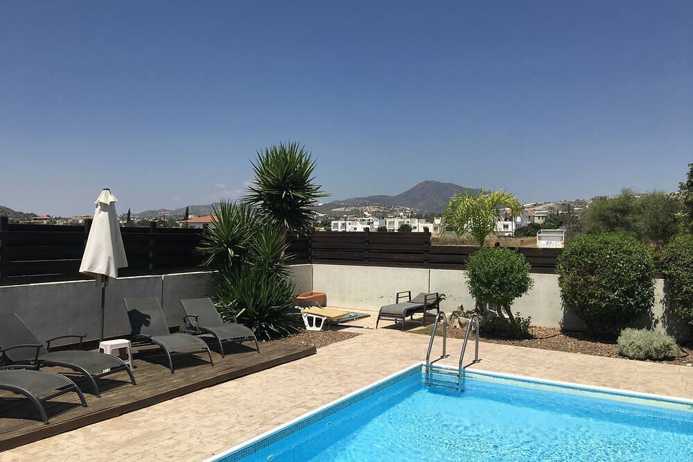 Privater Pool, Private Lage, Free Wifi, Ganztägiges Sonnenbaden auf Extra Decking in Larnaca Bezirk