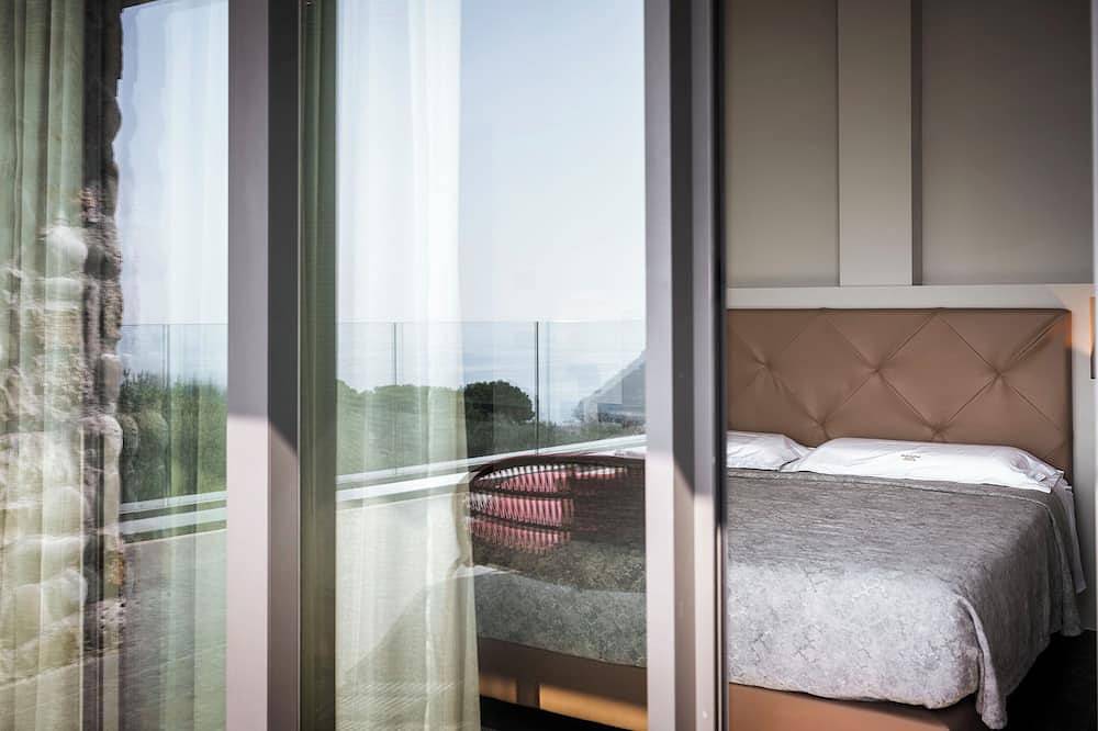 Villa La Biancolilla mit Pool und Traumblick auf den Gardasee in Costermano, Gardasee-Berge