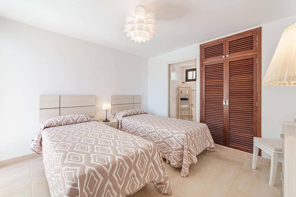 Apartamento entero, B10. Apartamento familiar frente a la playa de Cala Gran in Cala d'Or, Santanyí