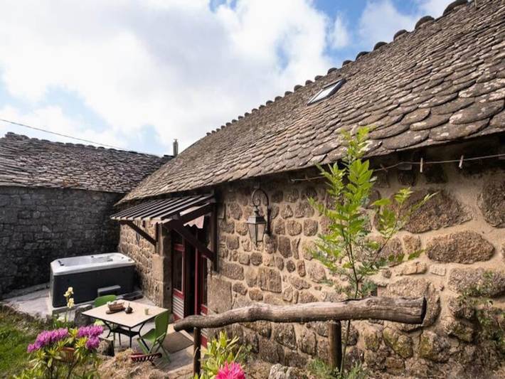 Appartement de vacances pour 5 personnes, avec jardin et jacuzzi, adapté aux familles dans Lozère