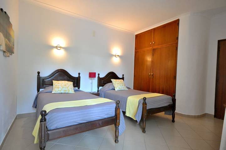 Delightful single-storey villa, private pool, free air conditioning and wifi in Quarteira, Faro Distrikt