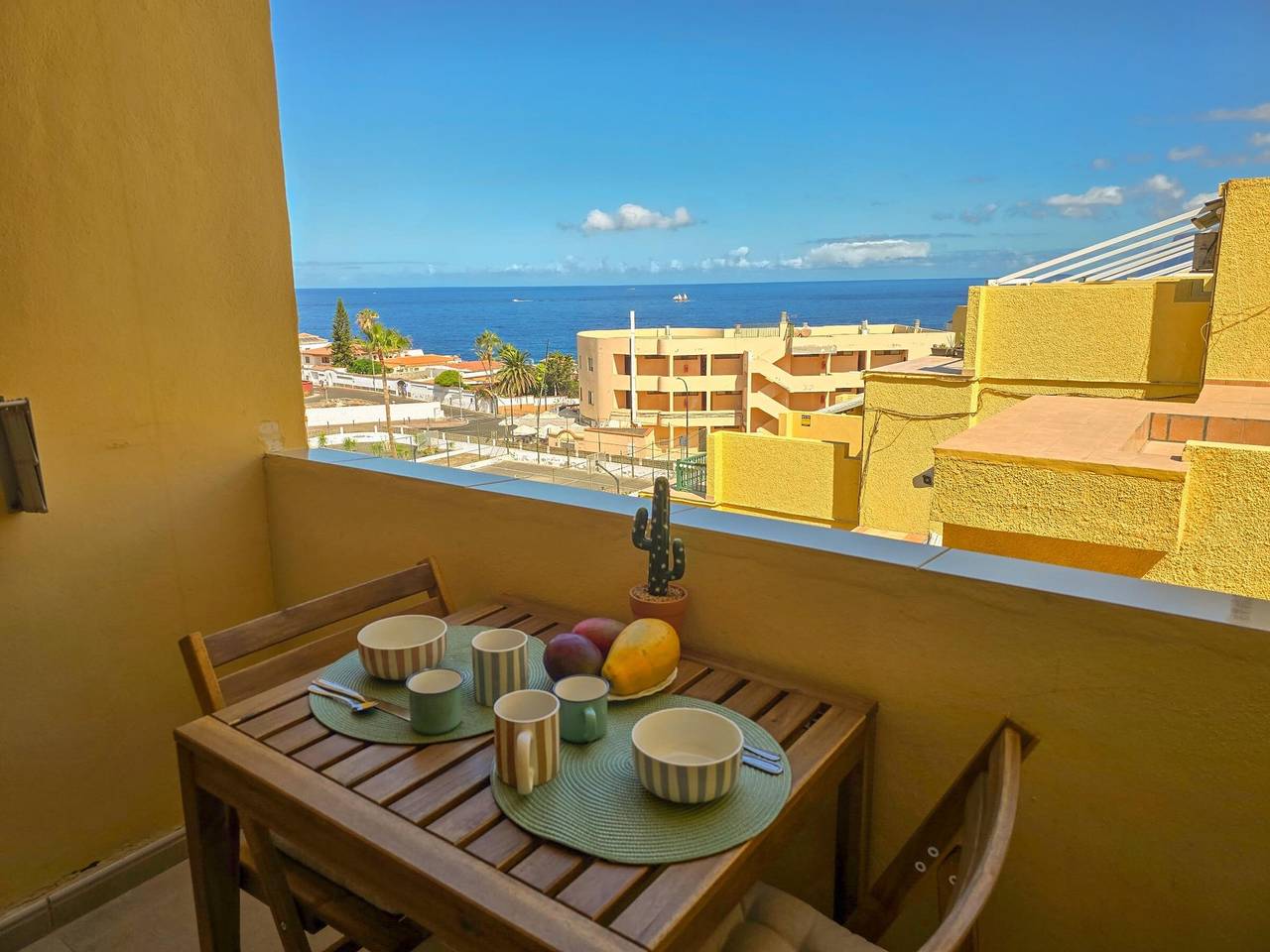 Estudio entero, Alojamiento Acogedor con Terraza y Piscina en Playa La Arena in Playa Neptuno (Santiago del Teide), Santiago del Teide