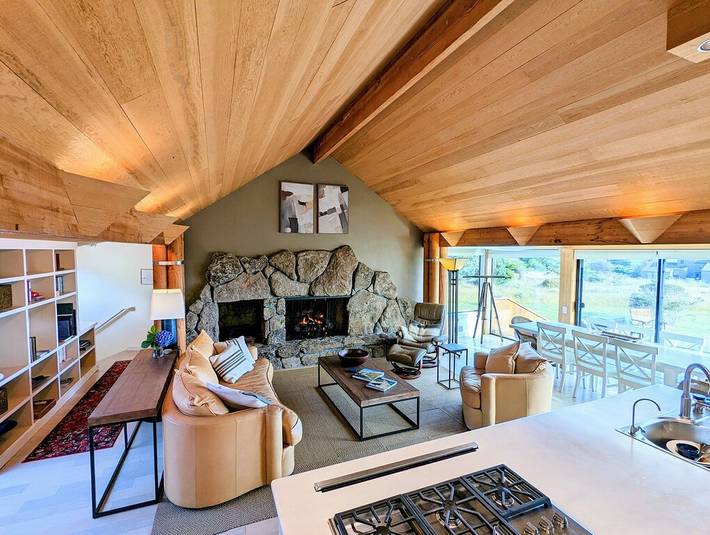 Vacation rental for 10 people, with hot tub and yard as well as pool and terrace, with pets in Gualala