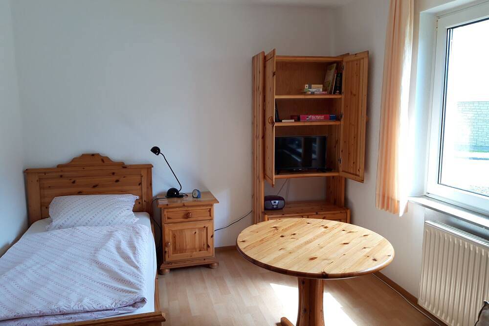 Geheel appartement, Bright, quiet apartment with 3 spacious bedrooms on the ground floor in Neustadt, Waldecker Land