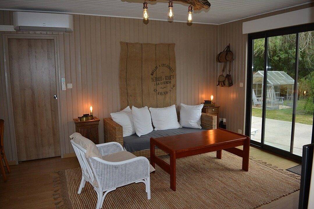 La Cabane, gîte 4 étoiles avec jacuzzi privé au bord de l'eau in Coulon, Région de Niort