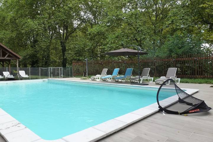 Gîte pour 5 personnes, avec terrasse ainsi que piscine et jardin à Puch-d'Agenais