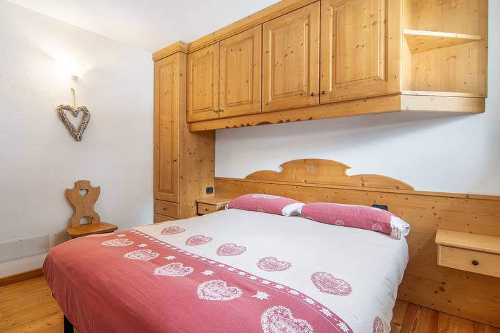 Hotel Apartamento "Residence Larice Bianco N6" com vista para a montanha, terraço partilhado e Wi-Fi in Fraciscio, Campodolcino
