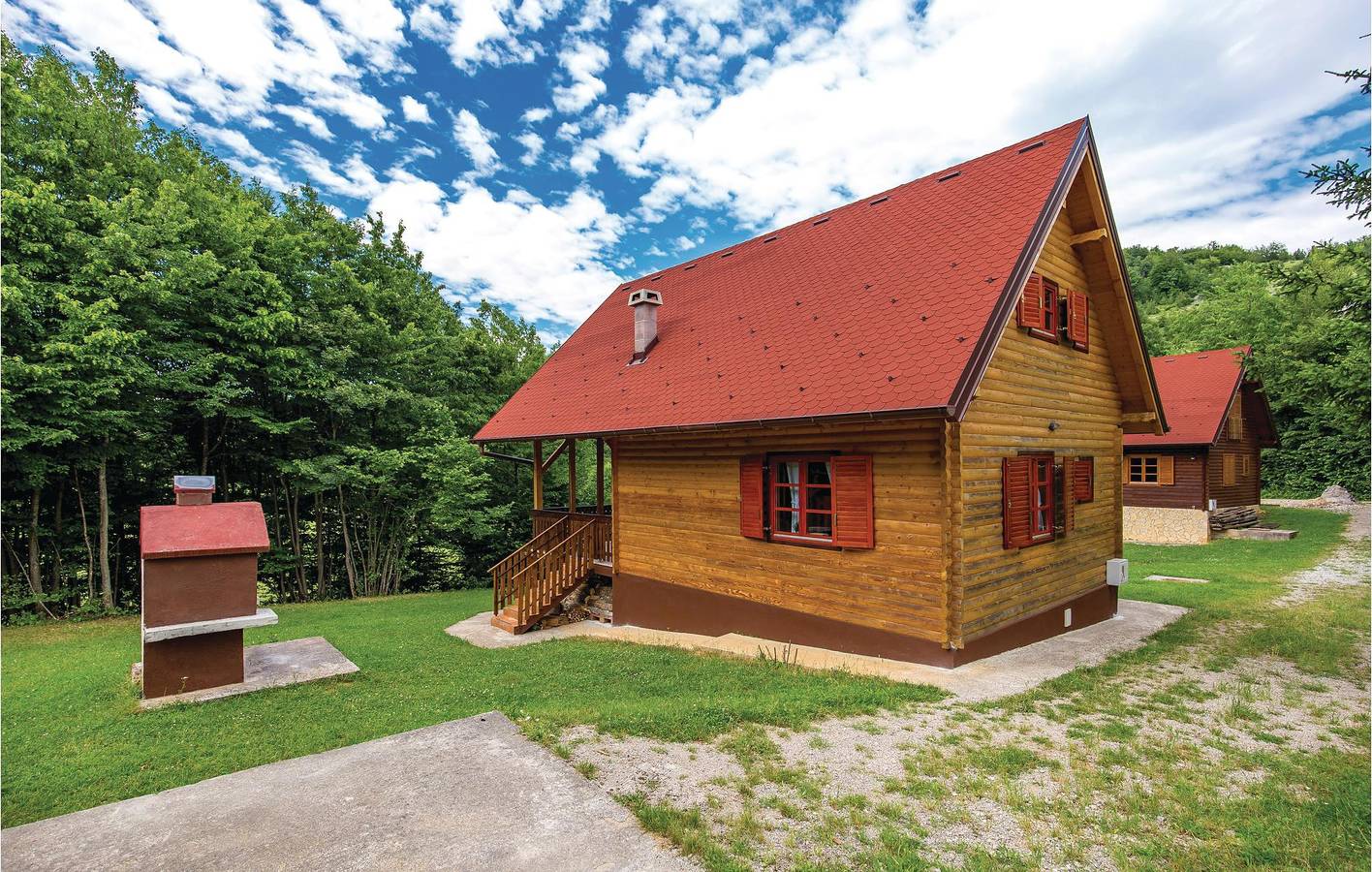 Gemütliche 1-Zimmer-Wohnung mit Terrasse und Grill in der Nähe des Flusses Lika in Gospitsch, Lika-Senj