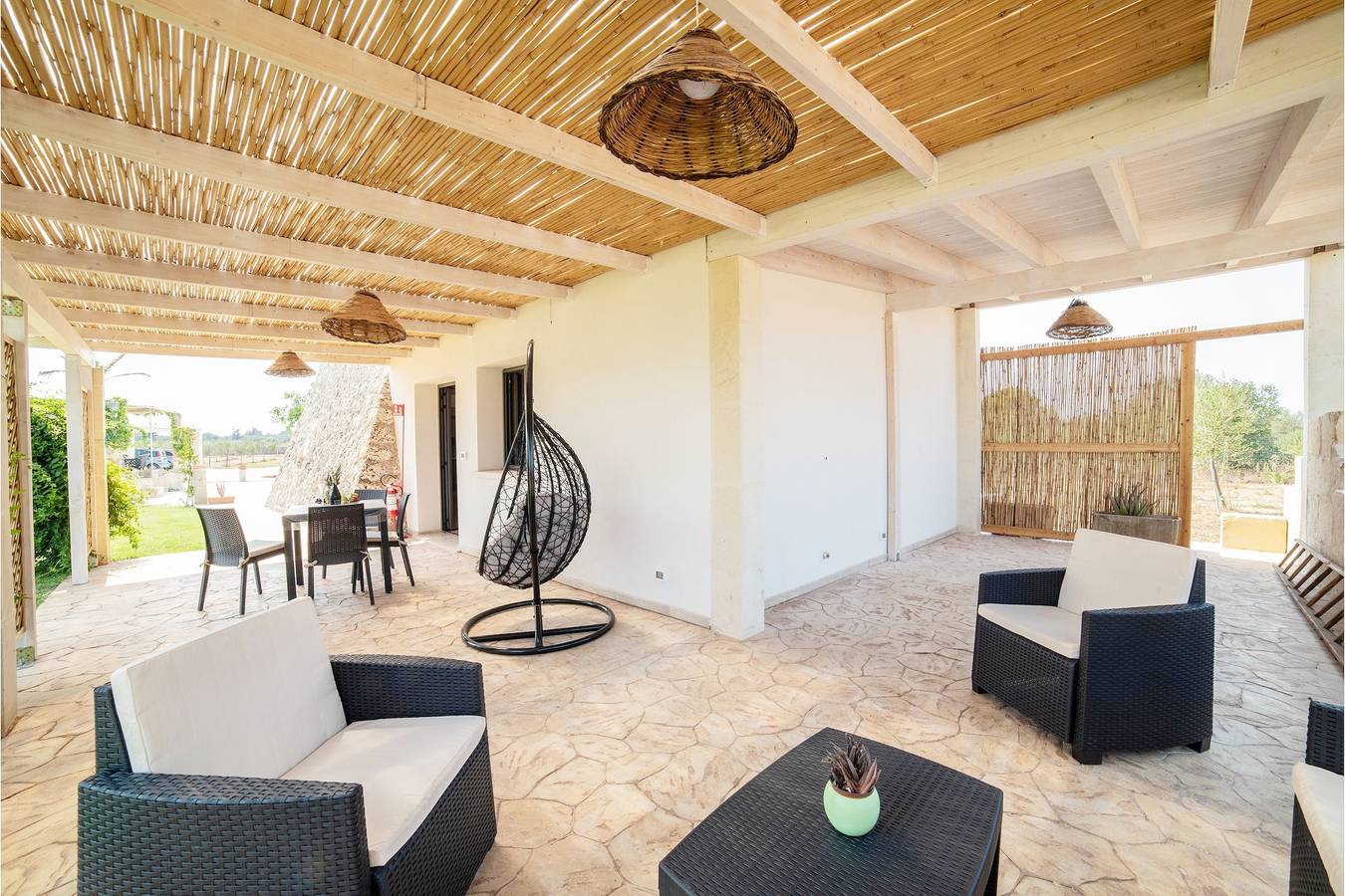 Trullo Tenuta Mary with Heated Pool in Carpignano Salentino, Provincia di Lecce