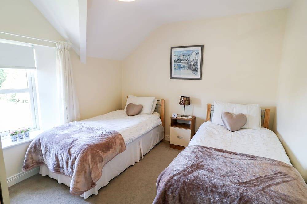 4 The Cloisters, family friendly in Bushmills, County Antrim in Bushmills, County Antrim