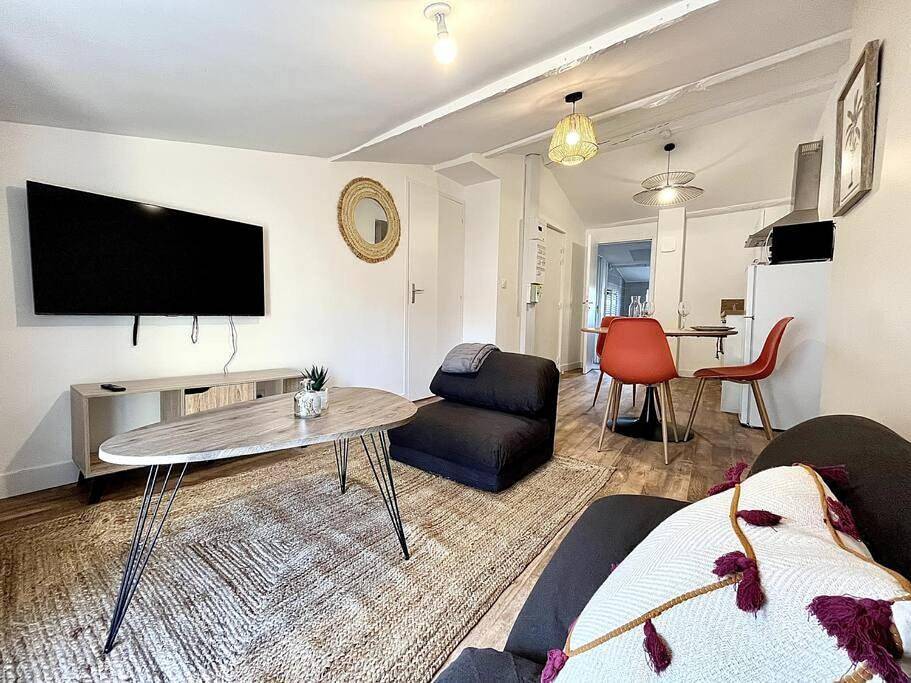 Appartement entier, Two-Bedroom Apartment in Bourg-de-Péage, Région de Valence