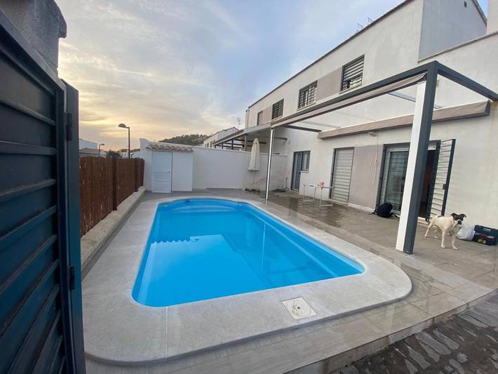 Casa de vacaciones para 8 personas, con jardín y balcón además de vistas y piscina en Sierra Norte de Sevilla - 2