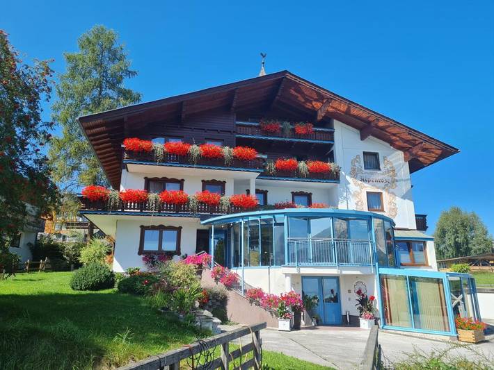 BnB für 2 Personen, mit Balkon und Terrasse sowie Garten und Ausblick in Rohrmoos