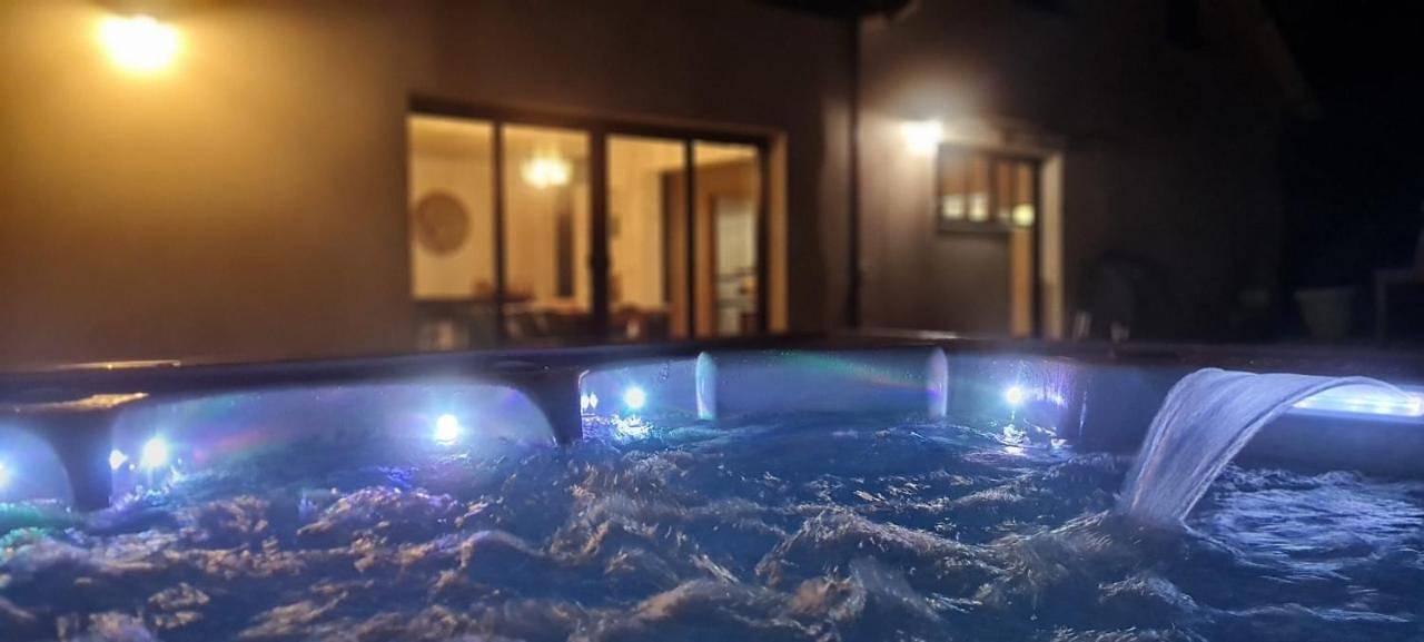 Appartement entier, Jacuzzi 130m 6-8 pers à 15mn Bx tramc la campagne en centre ville 5 in Villenave-d'Ornon, Région de Bordeaux