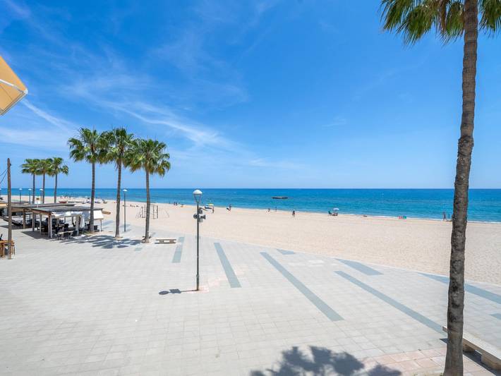 Apartamento vacacional entero, Apartamento con terraza y vistas frontales mar in Platja de Baix a Mar (Torredembarra), Torredembarra