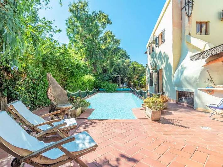Villa per 14 persone, con piscina e giardino in Valledoria