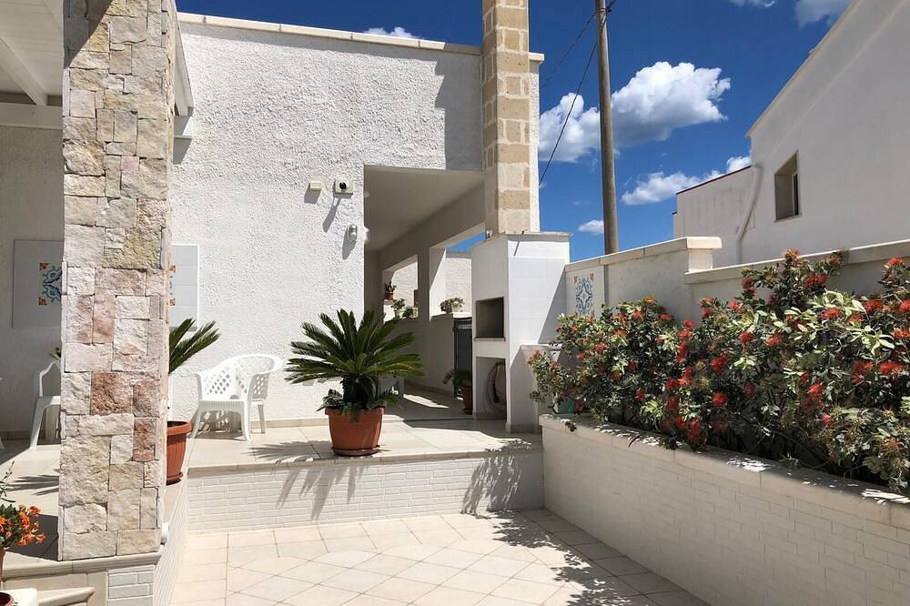 Location with a modern and luxury style, 80 meters from the sea. in Campomarino (Apulia), Gulf of Taranto
